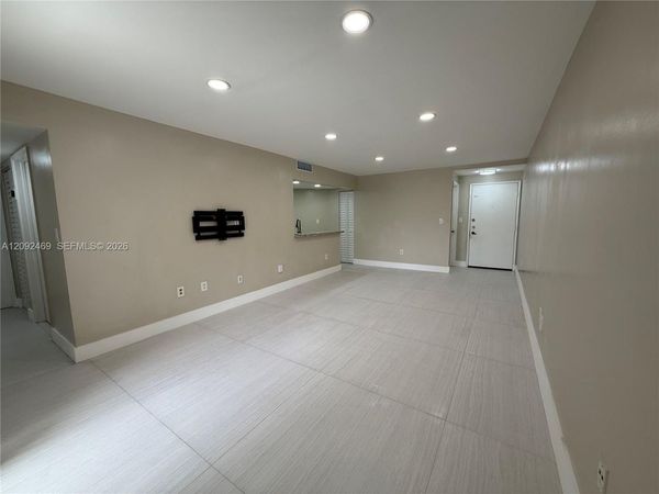 9405 Fontainebleau Blvd, Unit 113-22, Miami, FL 33172