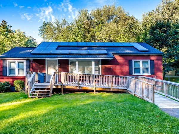 127 Pleasant St, Lunenburg, MA 01462