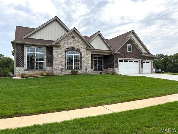 1000 Bellevaux Place, St Charles, MO 63301