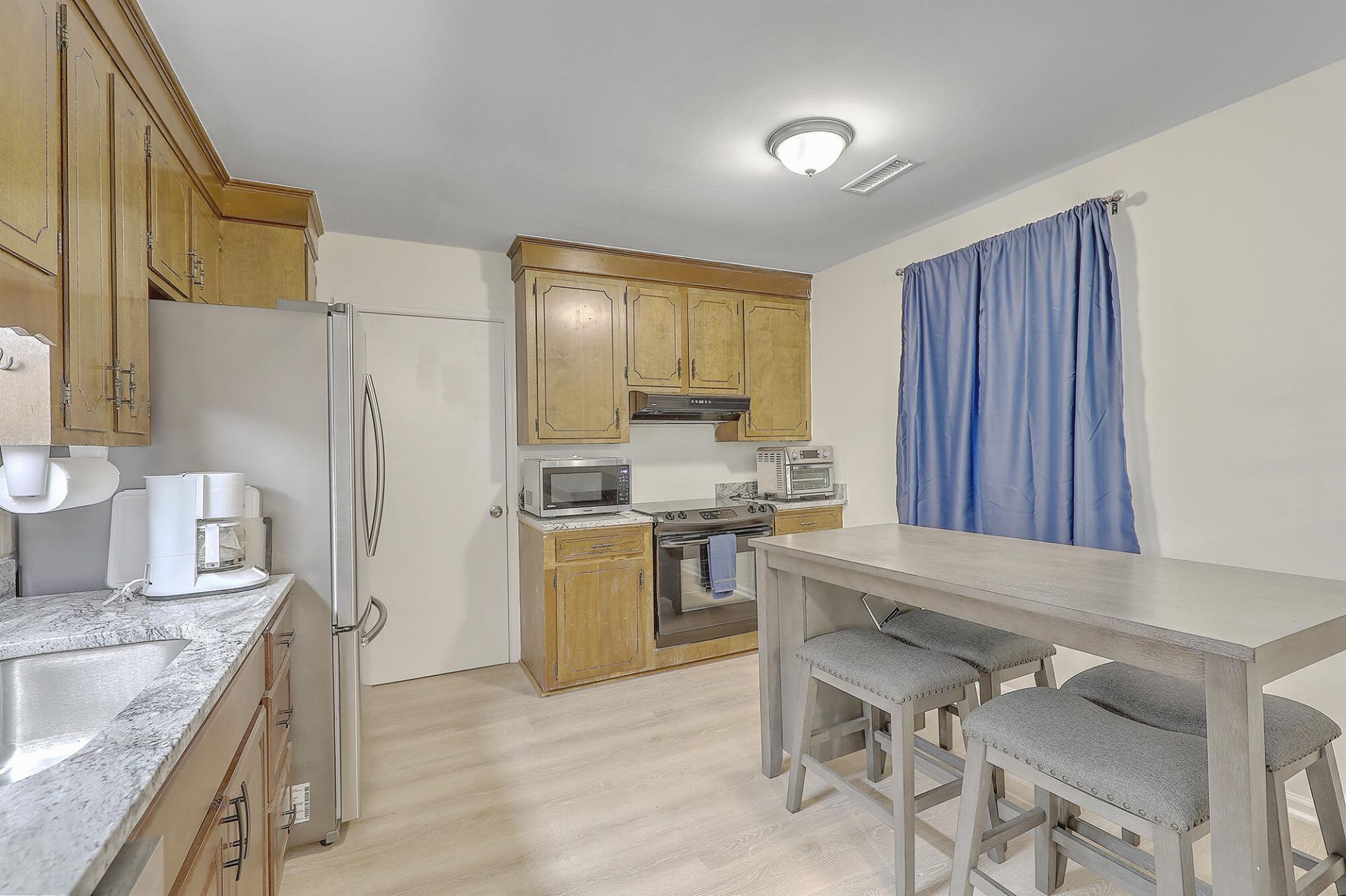 616 Semaht Street Photo 10