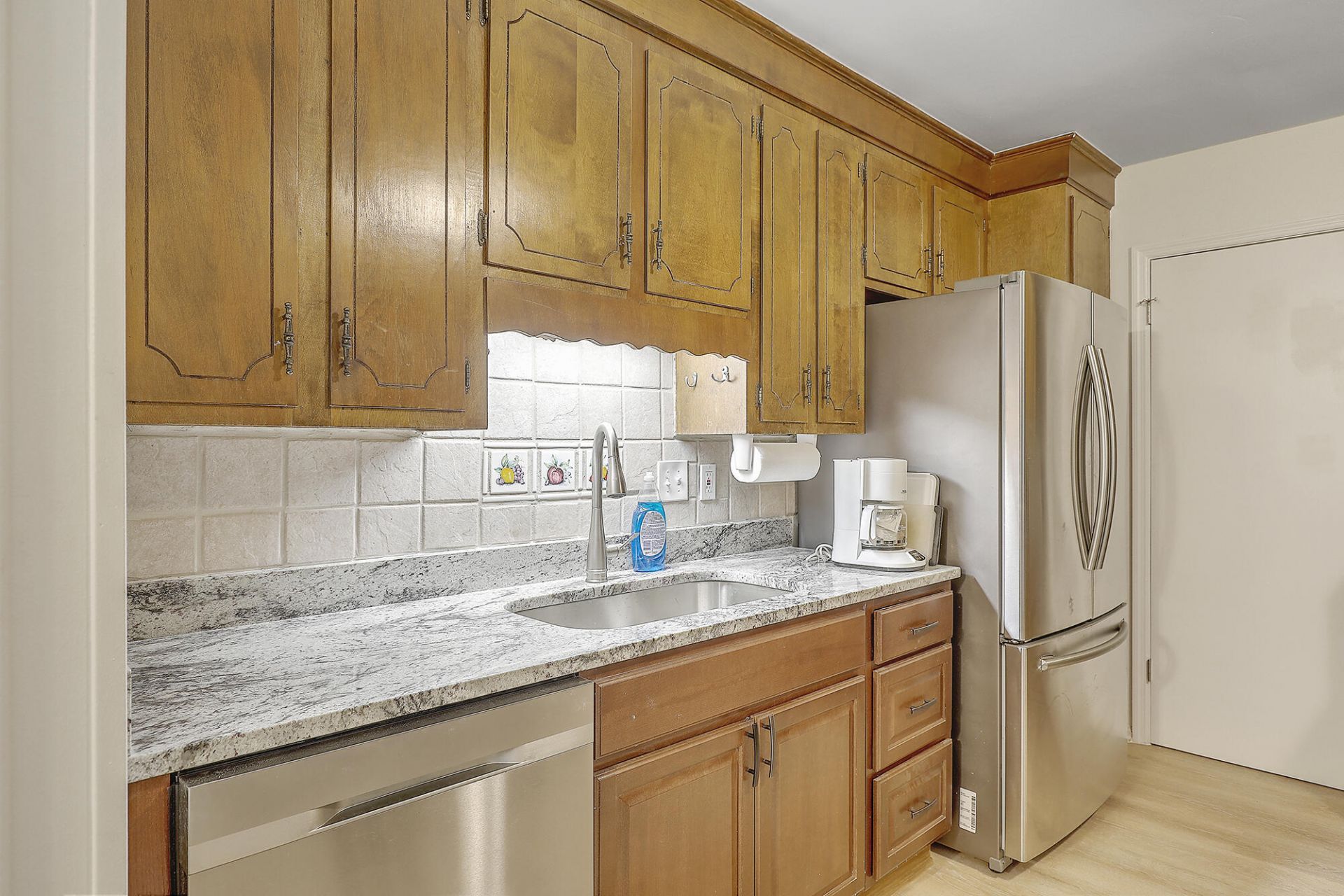 616 Semaht Street Photo 12