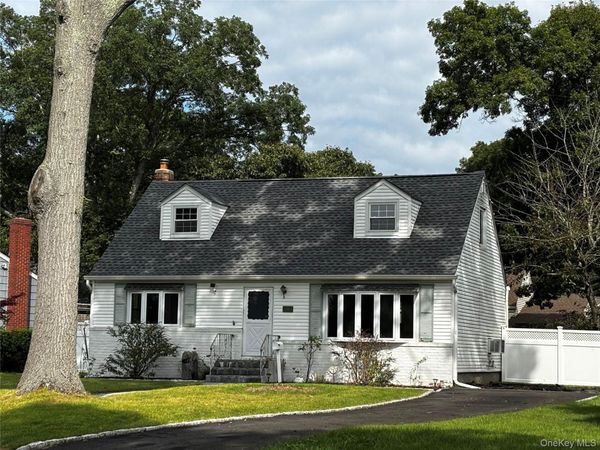 105 Rutledge Road, North Babylon, NY 11703