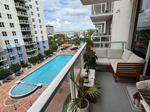 5077 NW 7th St , Unit 814, Miami, FL 33126