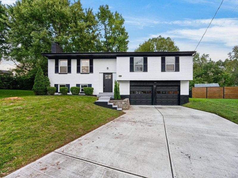12080 Greystone Court, Springfield Township, OH 45240 Photo 2