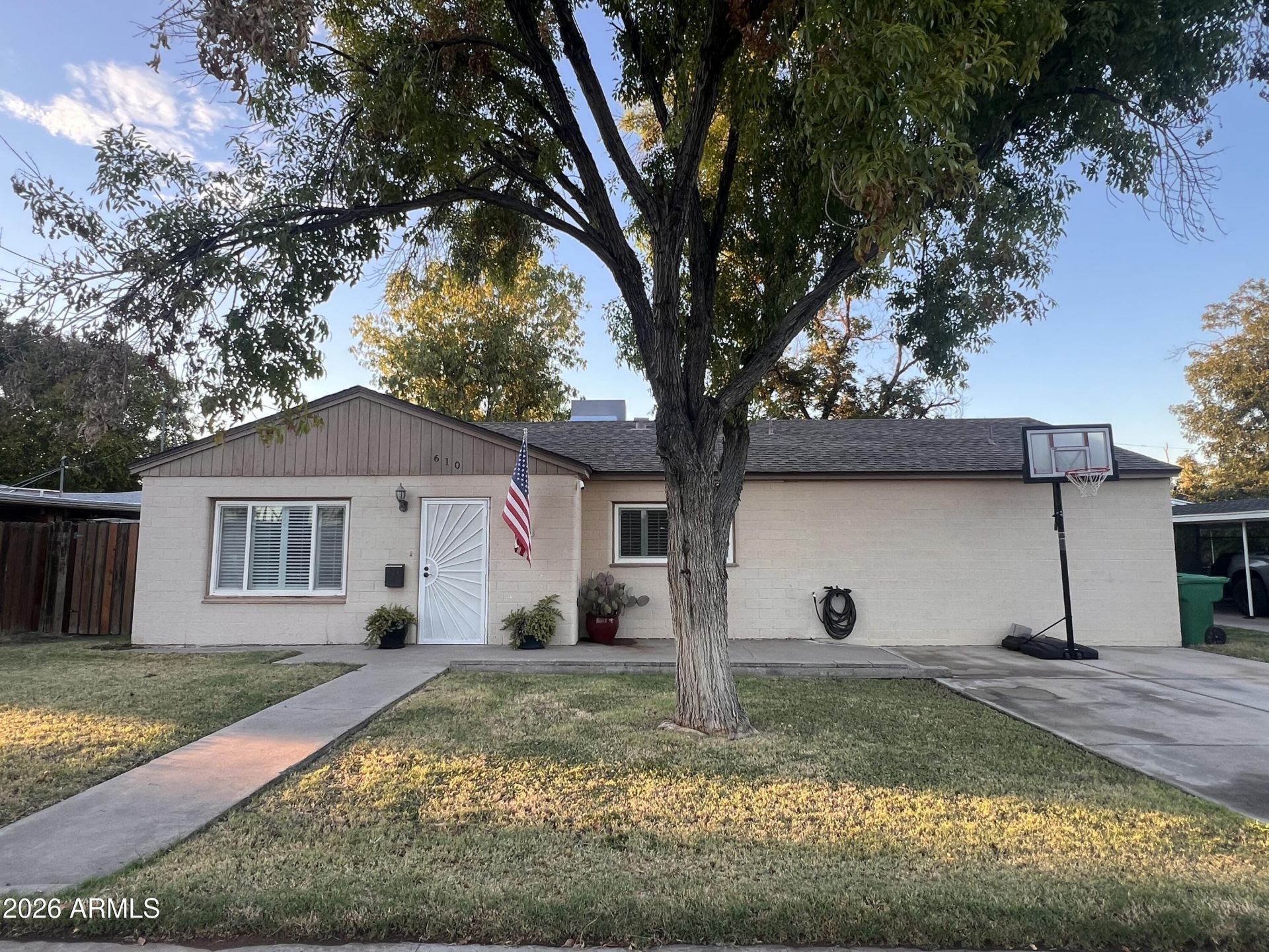 610 E 1st Place, Mesa, AZ 85203 Main Photo