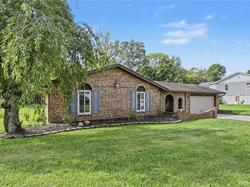 3849 Winthrop Drive, Beavercreek, OH 45431 Photo 3