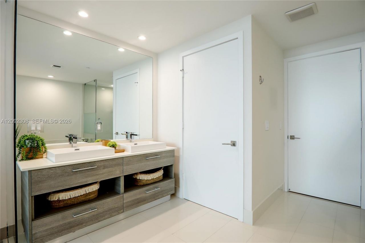 650 NE 32nd St , Unit 4105, Miami, FL 33137 Photo
