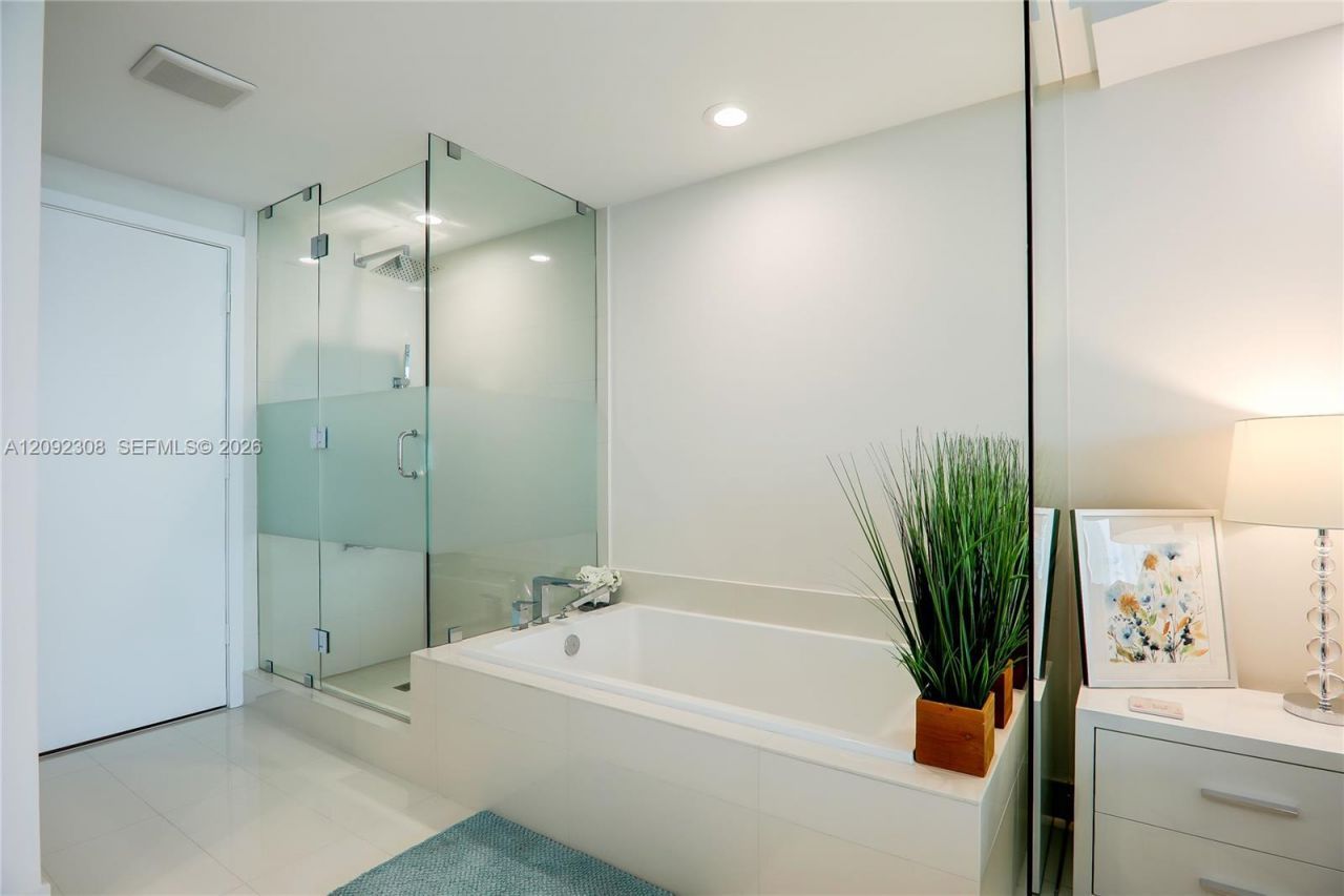 650 NE 32nd St , Unit 4105, Miami, FL 33137 Photo