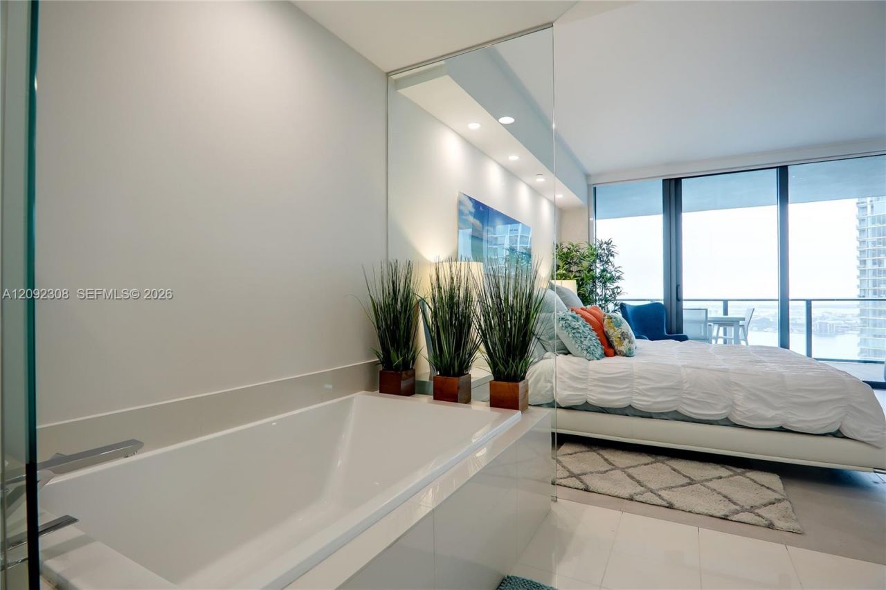 650 NE 32nd St , Unit 4105, Miami, FL 33137 Photo