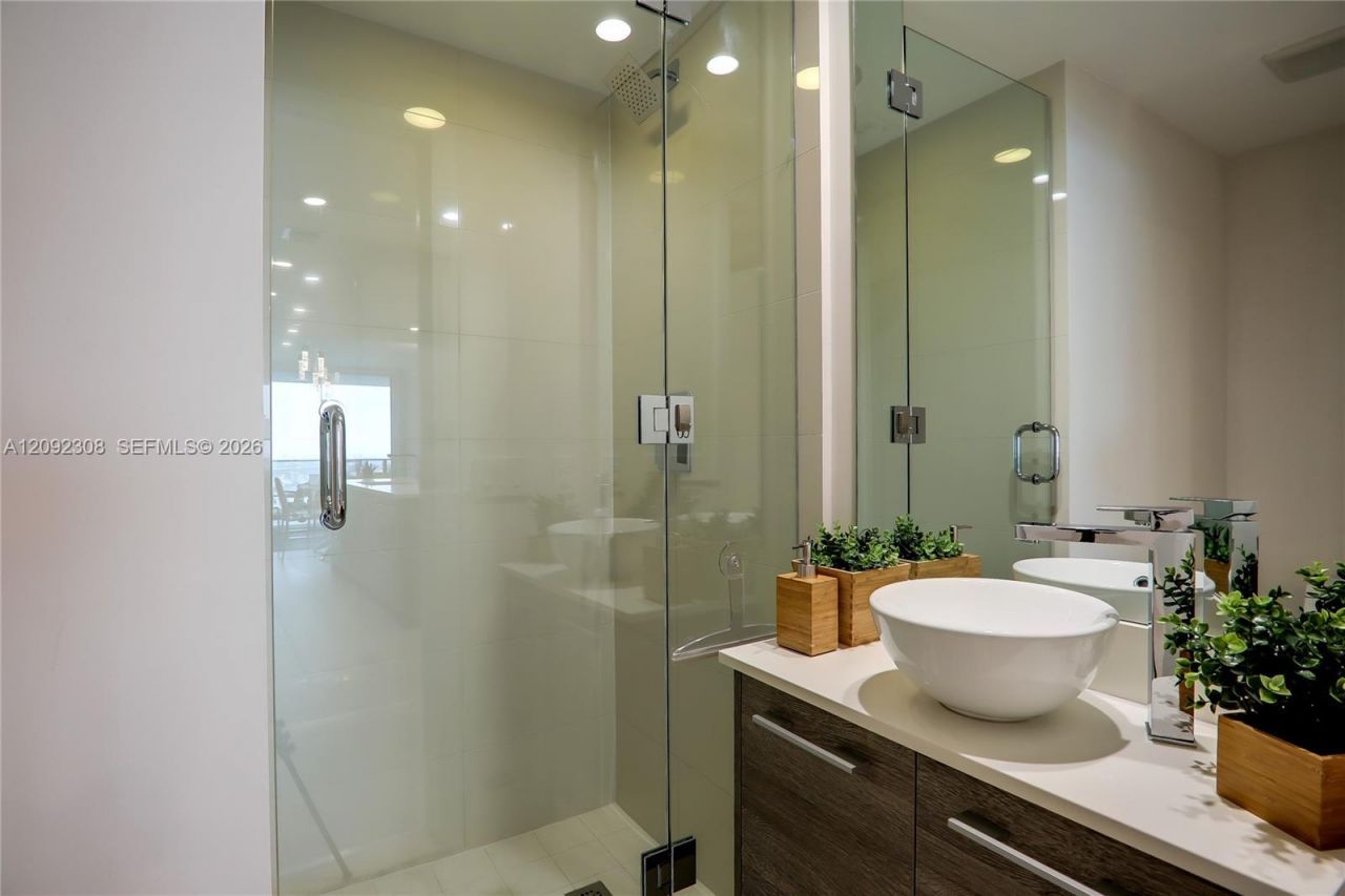 650 NE 32nd St , Unit 4105, Miami, FL 33137 Photo