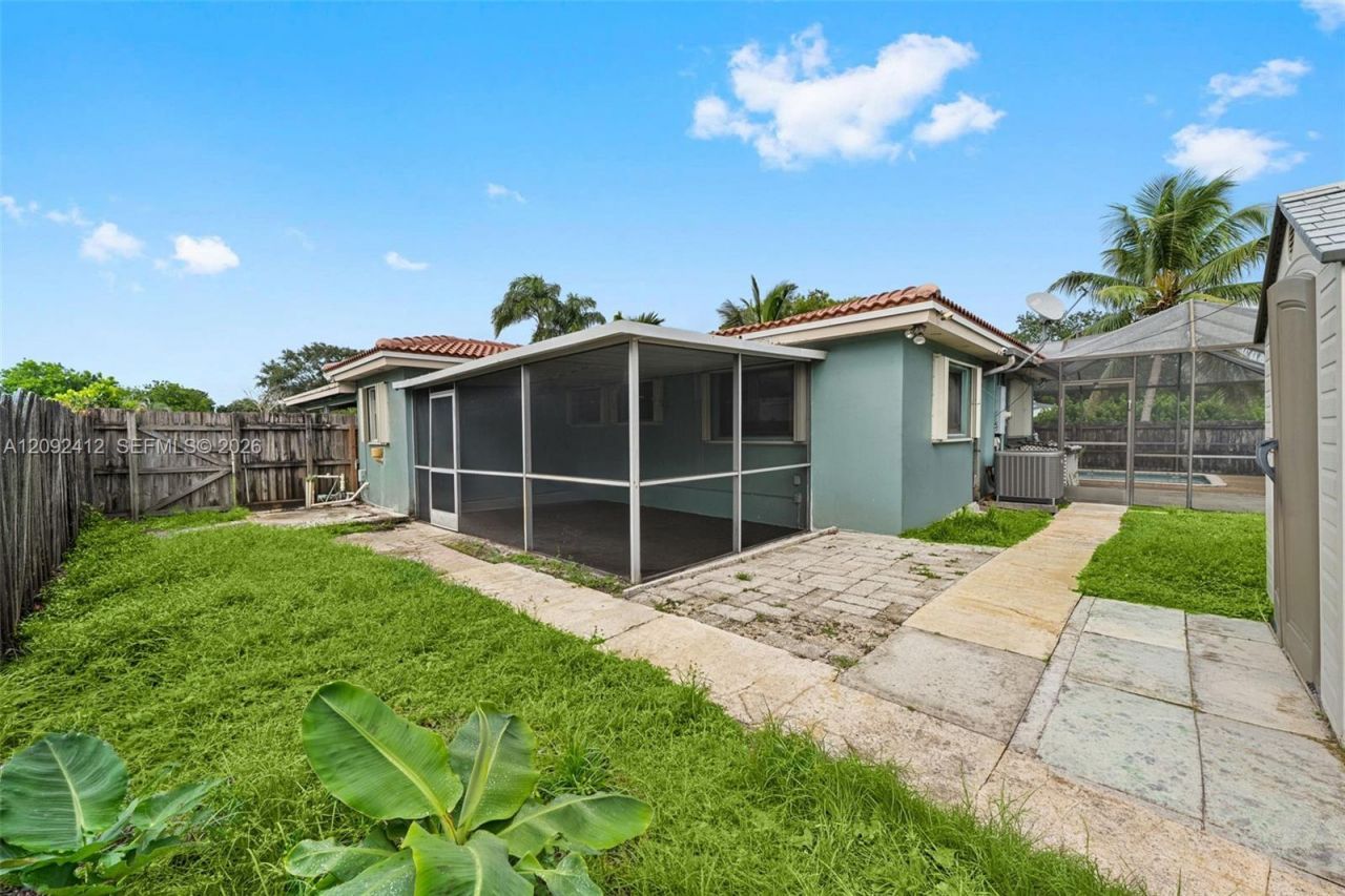 5630 Sheridan St , Hollywood, FL 33021 Photo