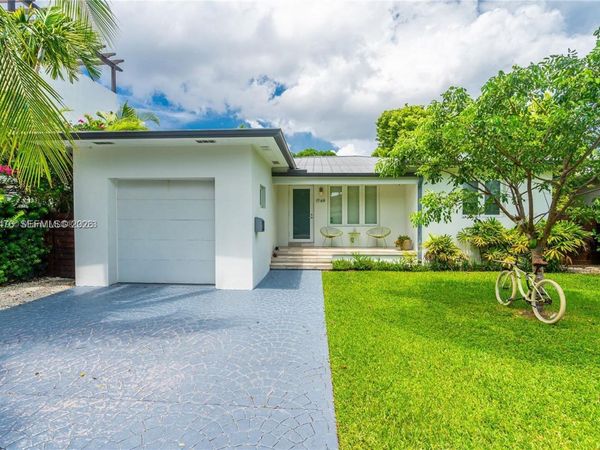 1749 Bay Dr, Miami Beach, FL 33141