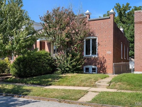 4961 Schollmeyer Avenue, St Louis, MO 63109