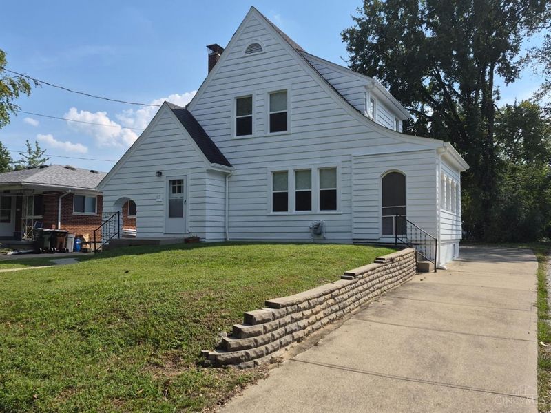 43 Chestnut Avenue, Wyoming, OH 45215 Photo 2