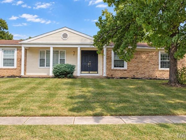 14331 Rainy Lake Drive, Chesterfield, MO 63017