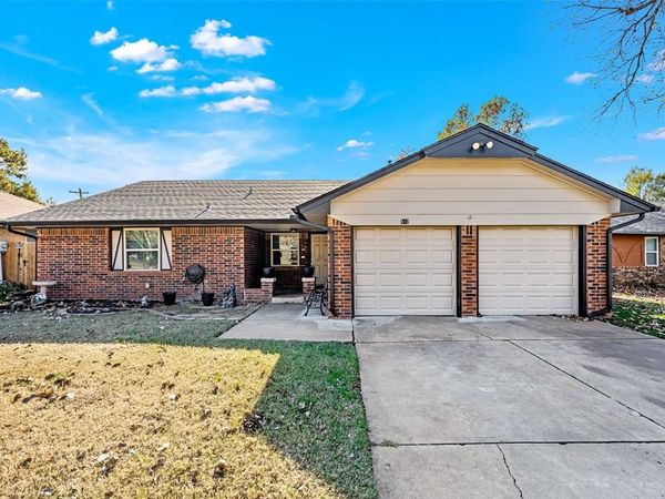 512 Wood Hollow Lane, Moore, OK 73160