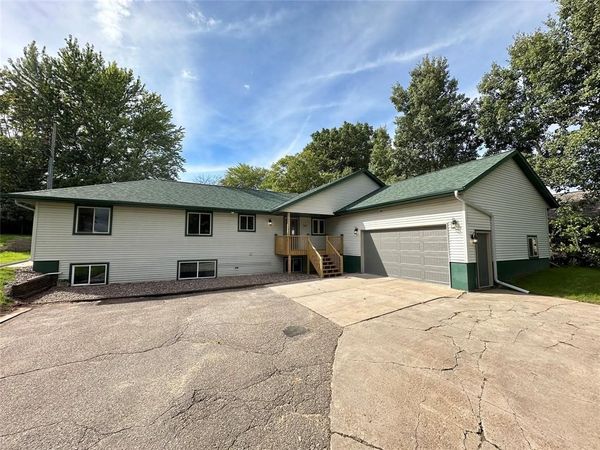 2610 Mont Claire Road, Eau Claire, WI 54703