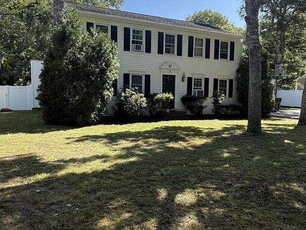 82 Skunknet Road, Centerville, MA 02632