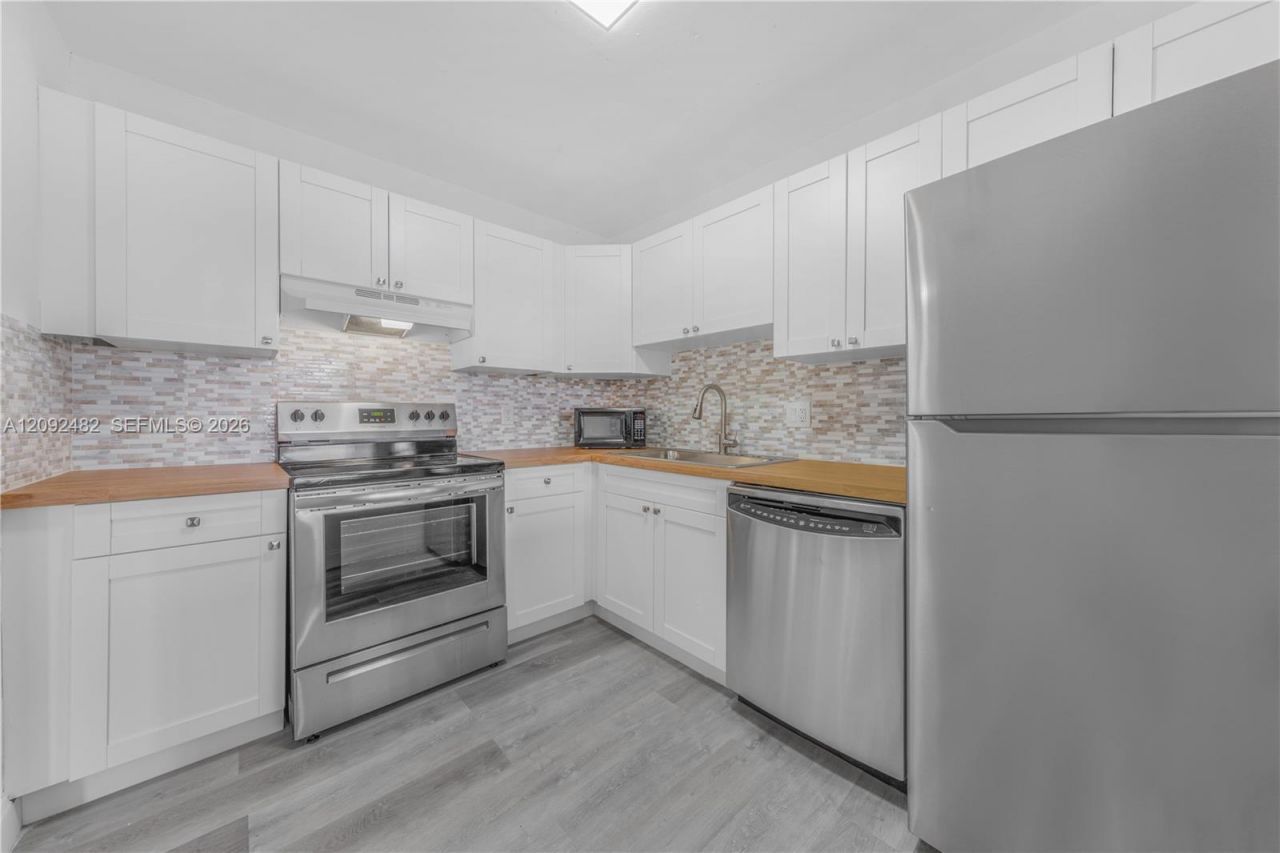 1300 NE Miami Gardens Dr, Unit 512E, Miami, FL 33179 Photo