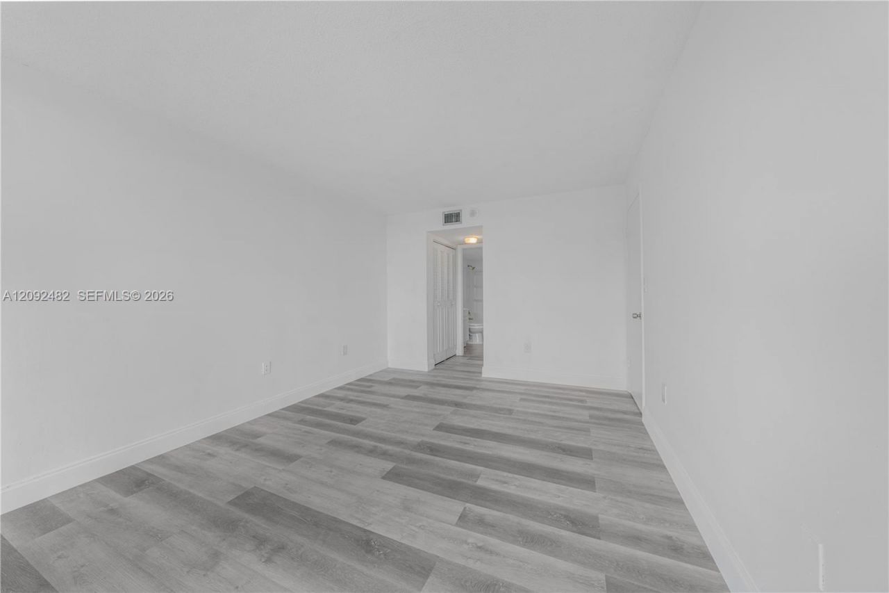 1300 NE Miami Gardens Dr, Unit 512E, Miami, FL 33179 Photo