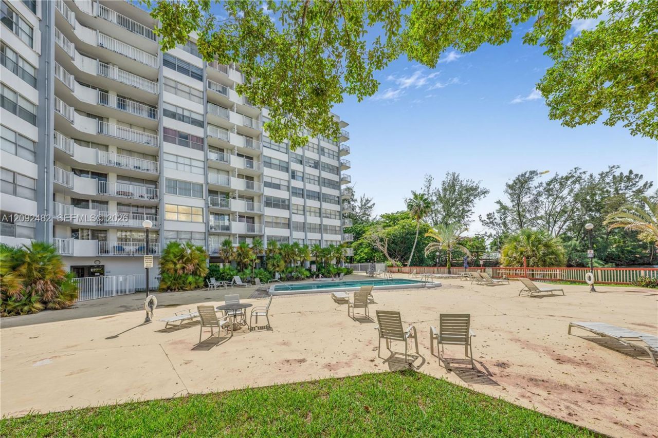 1300 NE Miami Gardens Dr, Unit 512E, Miami, FL 33179 Photo