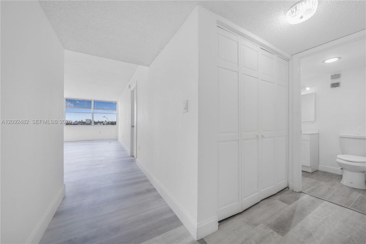 1300 NE Miami Gardens Dr, Unit 512E, Miami, FL 33179 Photo