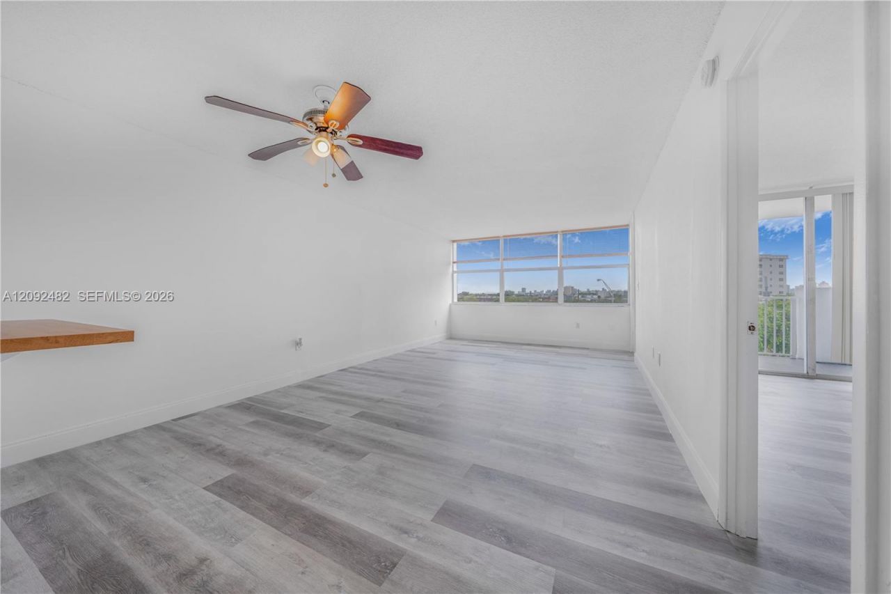 1300 NE Miami Gardens Dr, Unit 512E, Miami, FL 33179 Photo