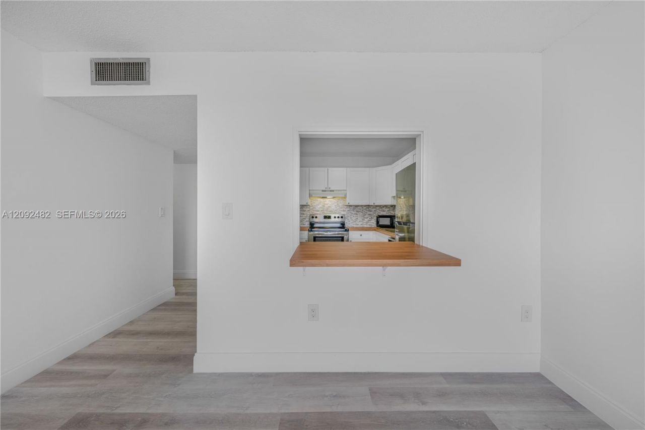 1300 NE Miami Gardens Dr, Unit 512E, Miami, FL 33179 Photo