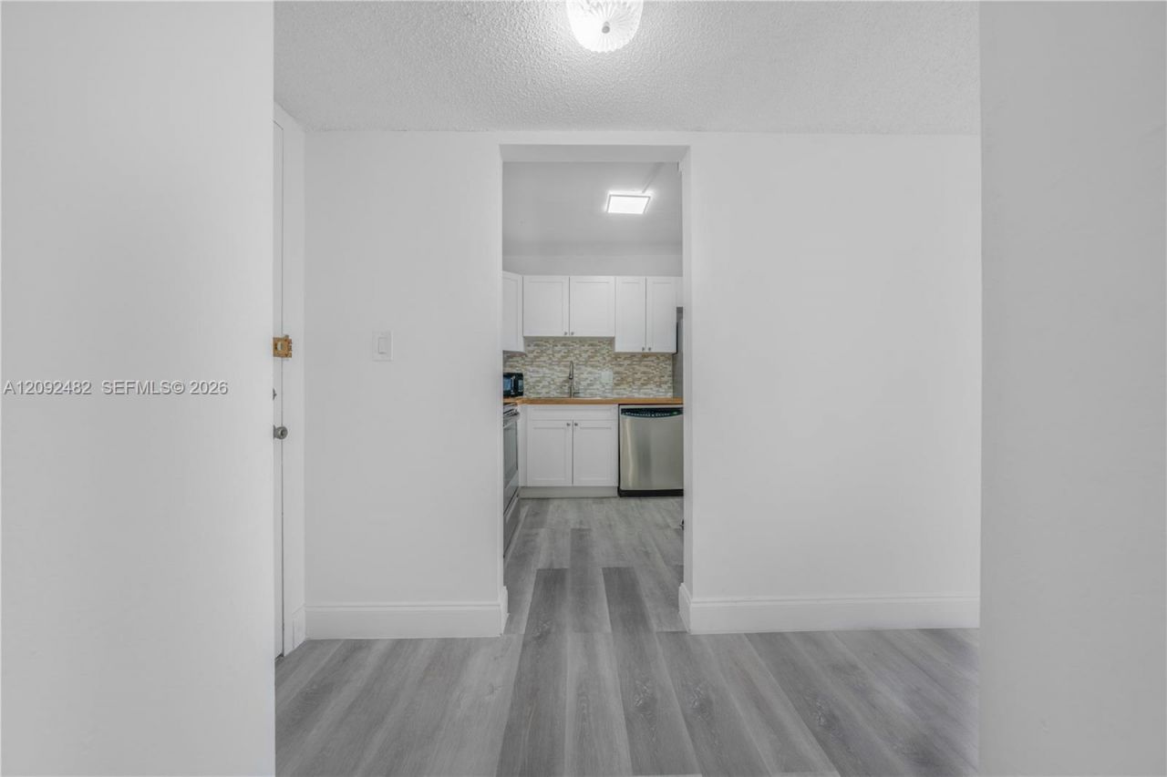 1300 NE Miami Gardens Dr, Unit 512E, Miami, FL 33179 Photo