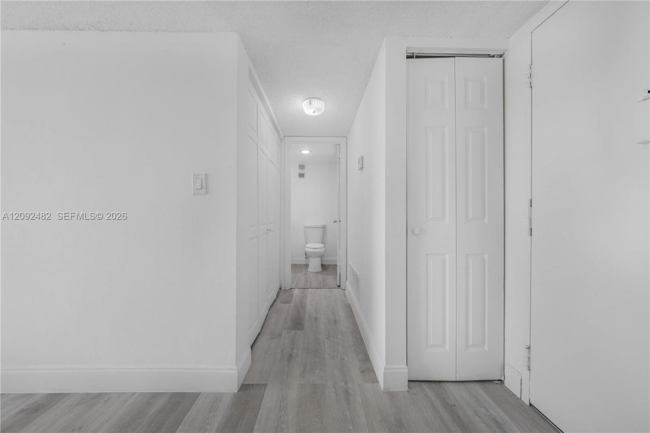 1300 NE Miami Gardens Dr, Unit 512E, Miami, FL 33179 Photo