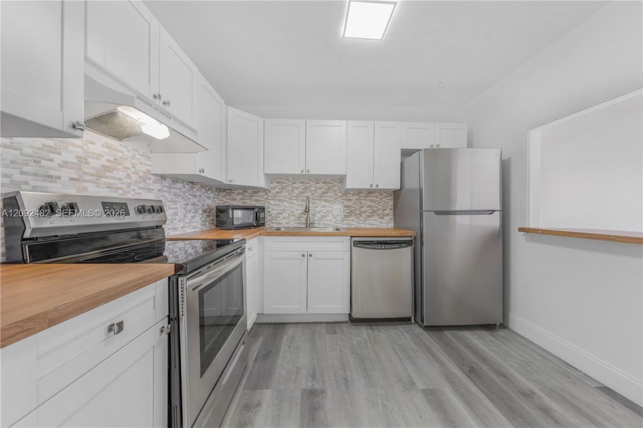 1300 NE Miami Gardens Dr, Unit 512E, Miami, FL 33179 Photo
