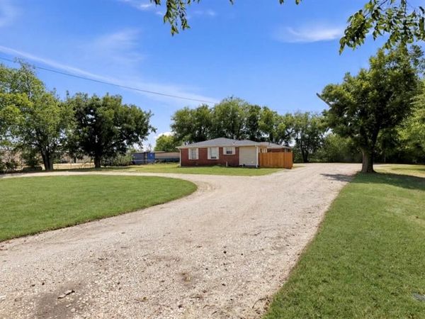 535 Ross Road , Elm Mott, TX 76640