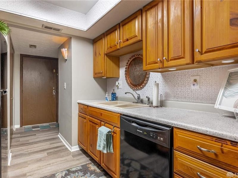 1330 Black Forest Drive, Unit B, West Carrollton, OH 45449 Photo 11