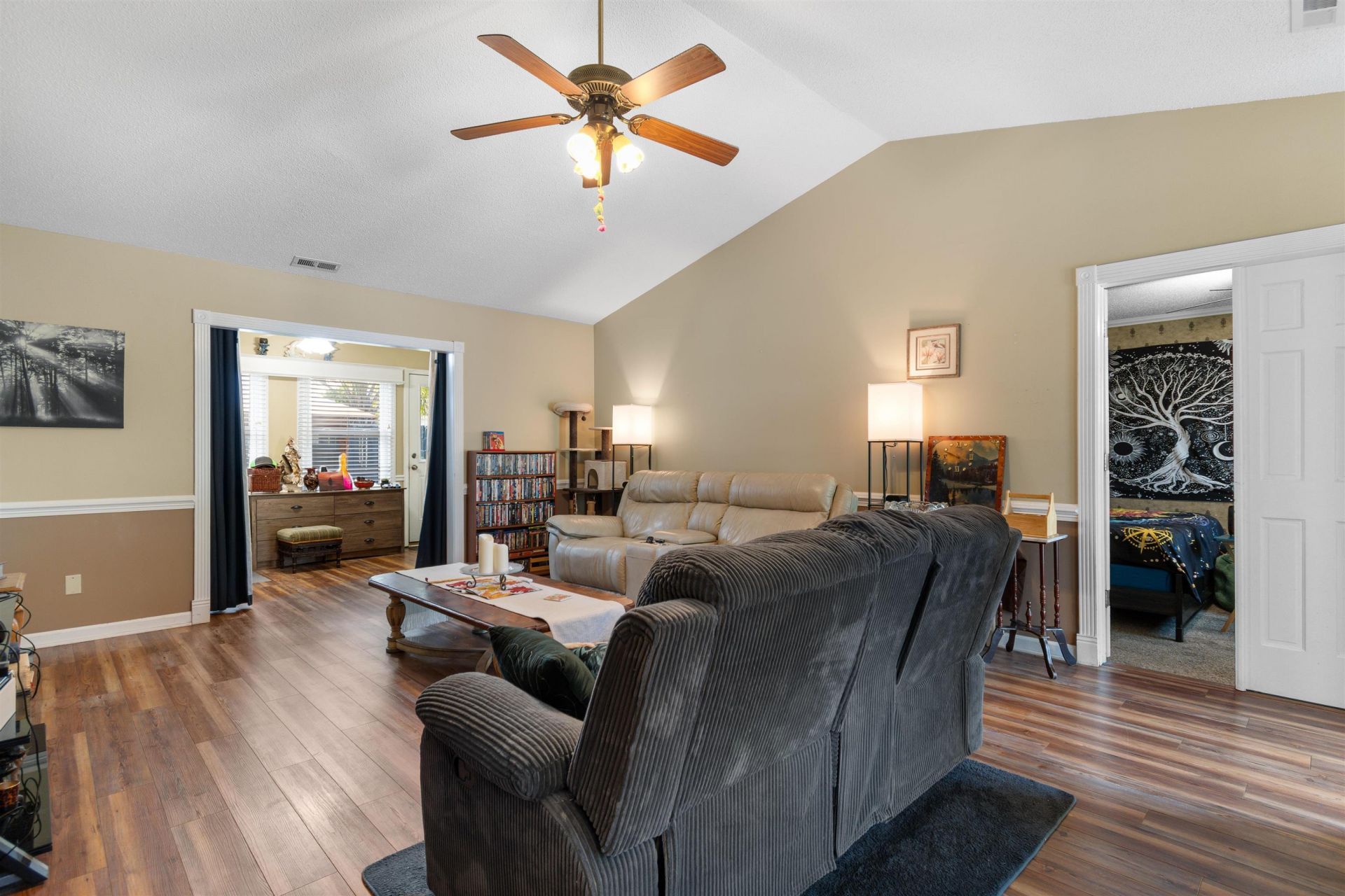 9634 Kings Grant Dr. Photo 5
