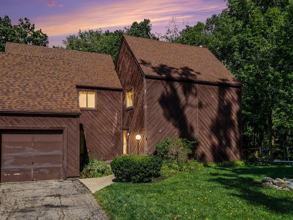279 Fairway Court, Plainwell, MI 49080