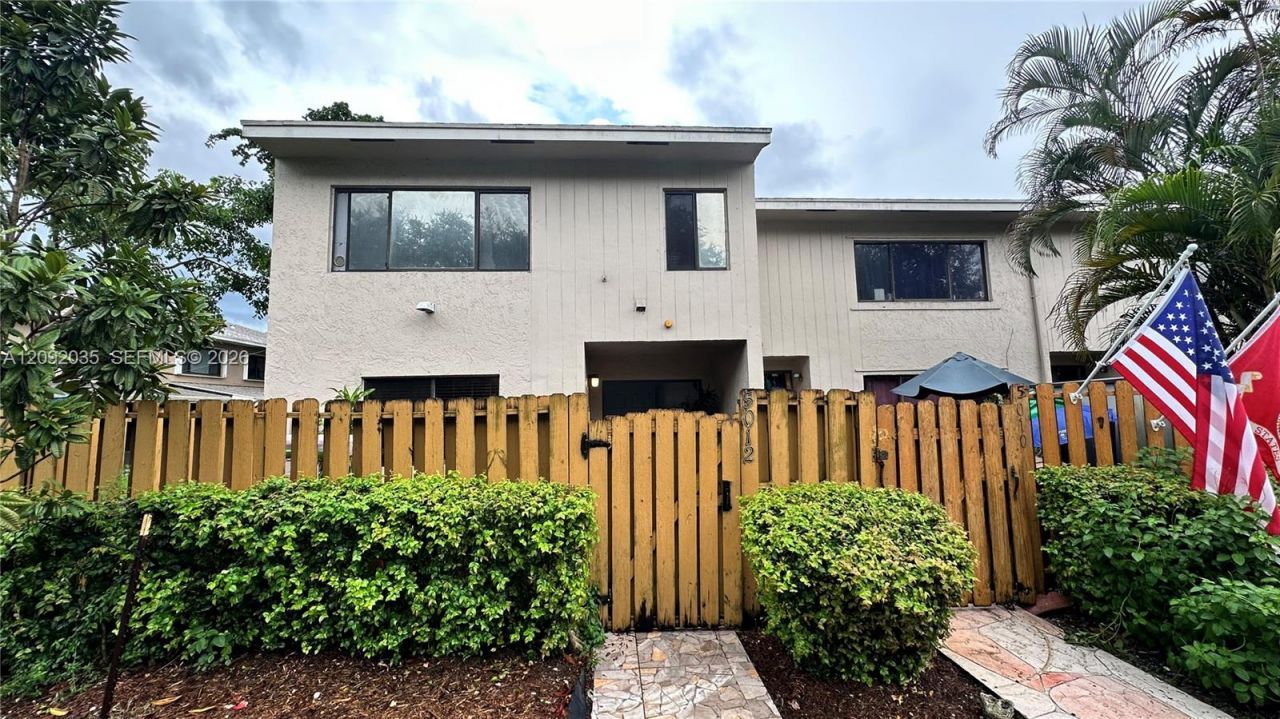 5012 S University Dr, Davie, FL 33328 Main Photo