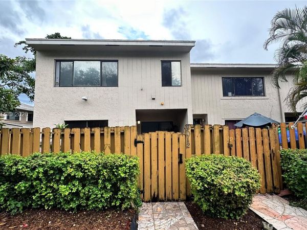5012 S University Dr, Davie, FL 33328