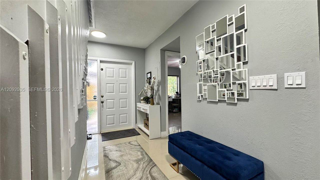 5012 S University Dr, Davie, FL 33328 Photo