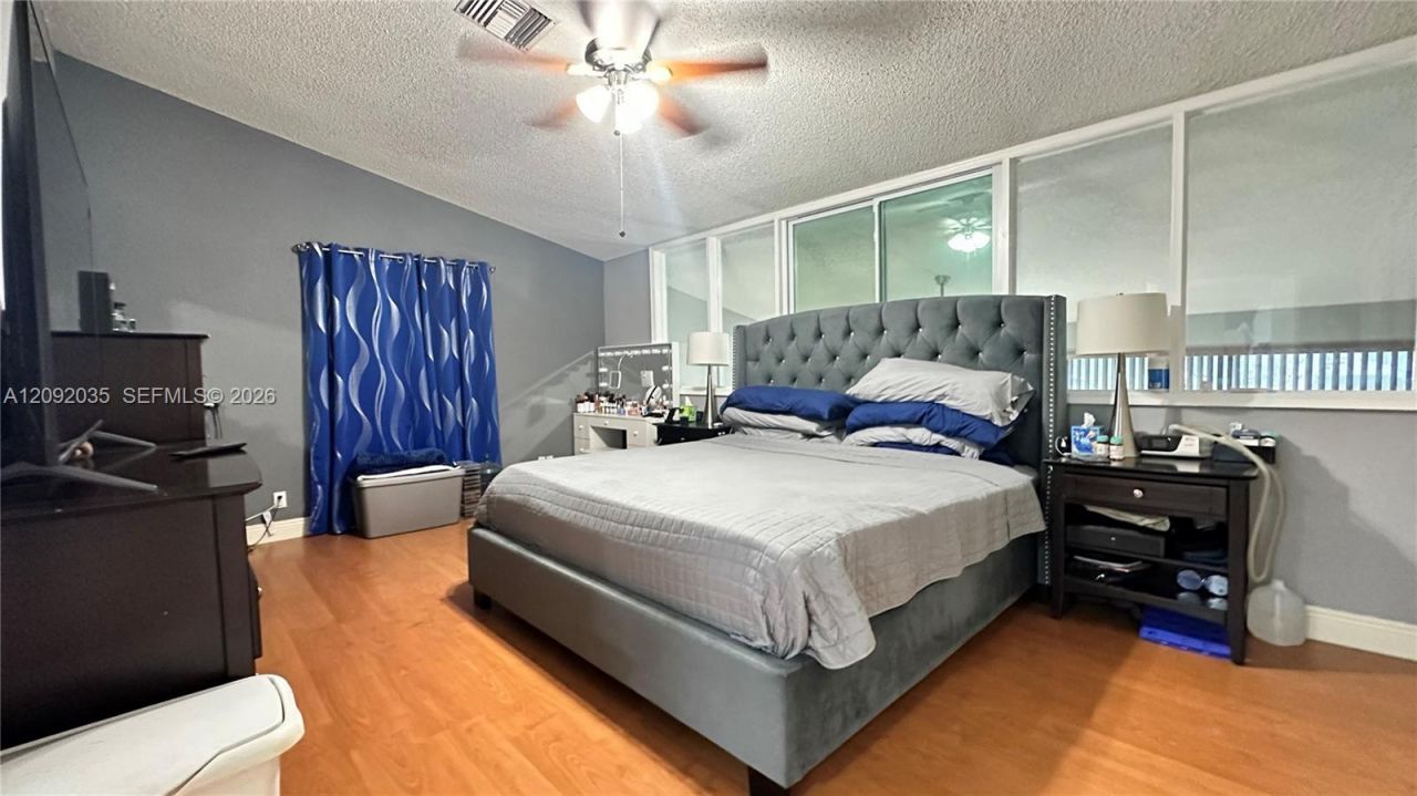 5012 S University Dr, Davie, FL 33328 Photo