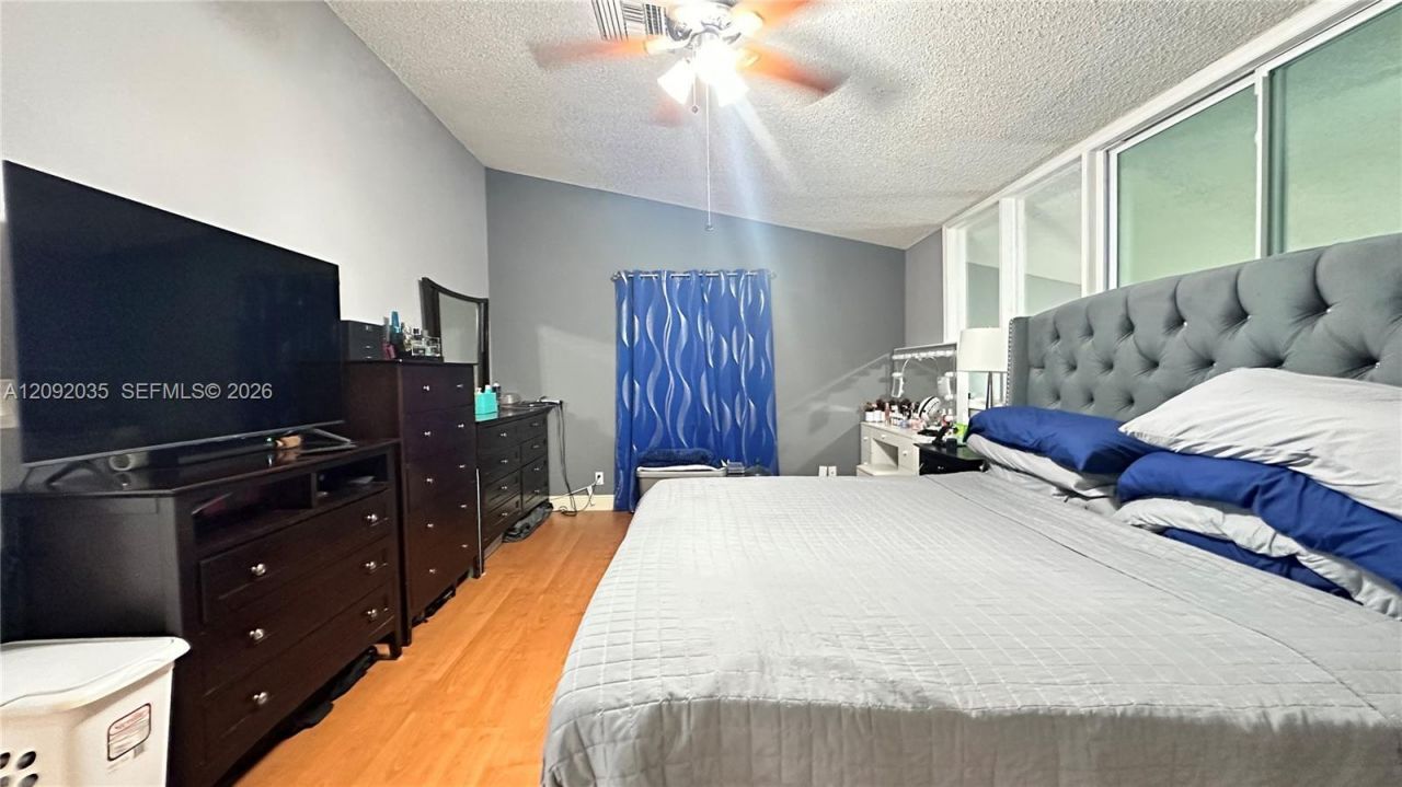 5012 S University Dr, Davie, FL 33328 Photo