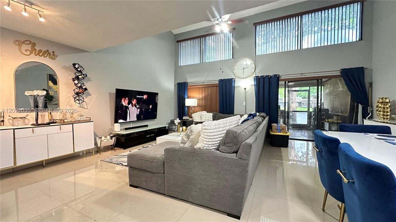 5012 S University Dr, Davie, FL 33328 Photo
