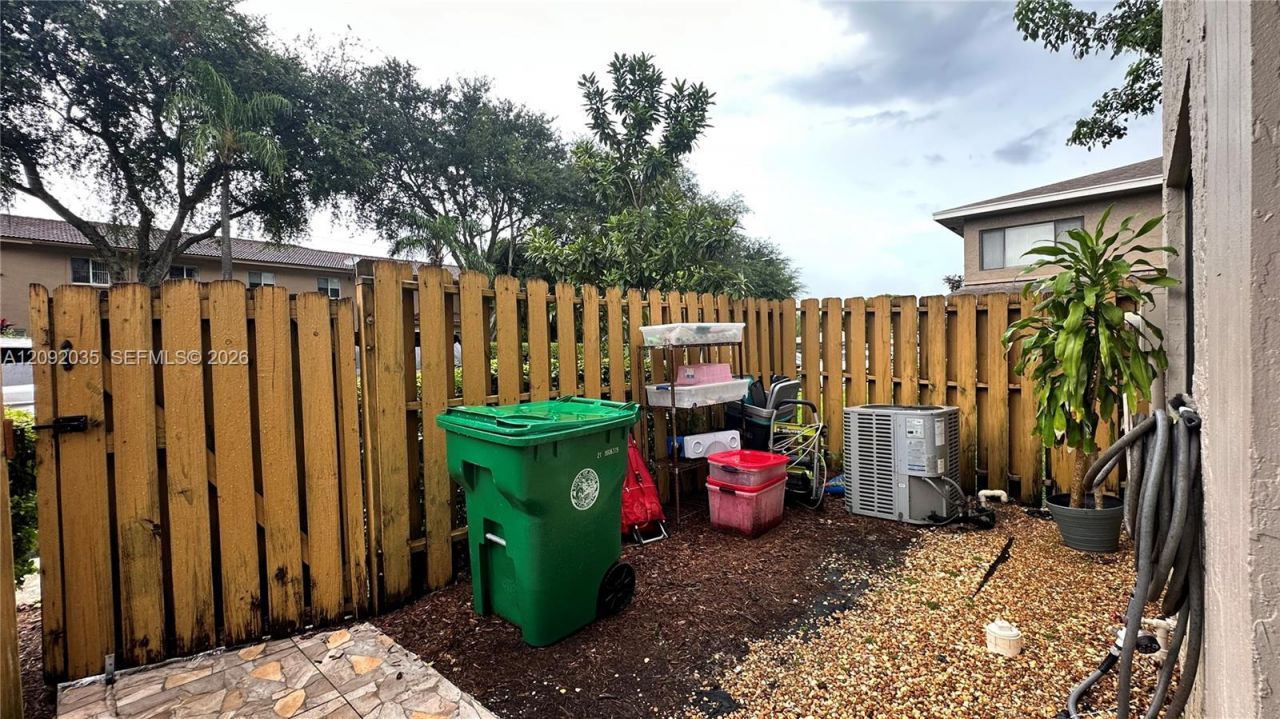 5012 S University Dr, Davie, FL 33328 Photo