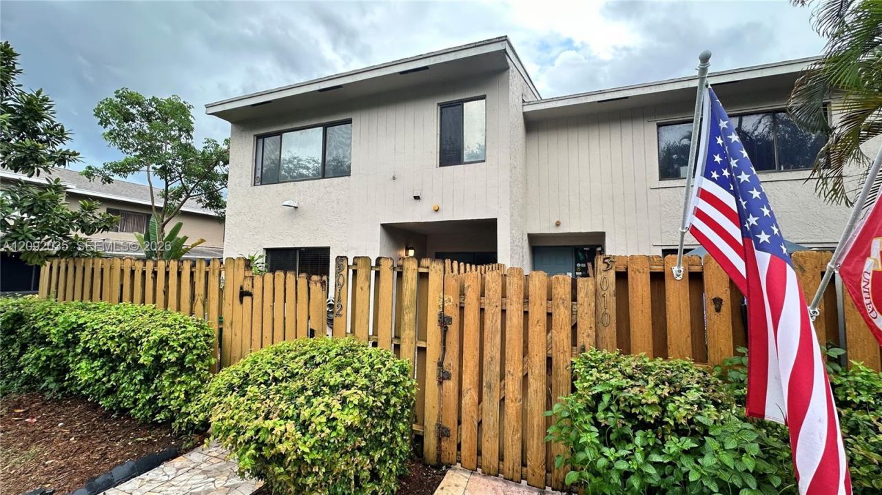 5012 S University Dr, Davie, FL 33328 Photo