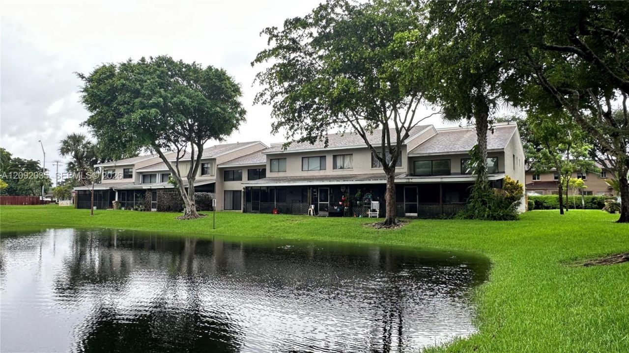 5012 S University Dr, Davie, FL 33328 Photo