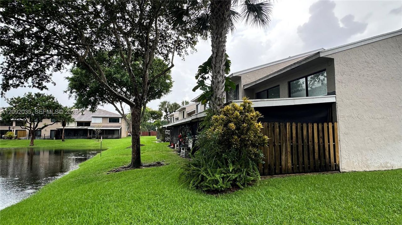 5012 S University Dr, Davie, FL 33328 Photo