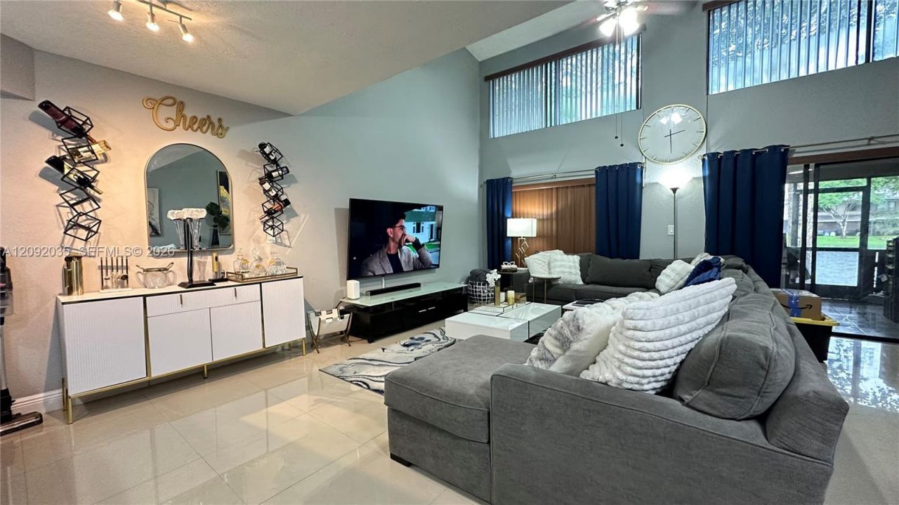 5012 S University Dr, Davie, FL 33328 Photo