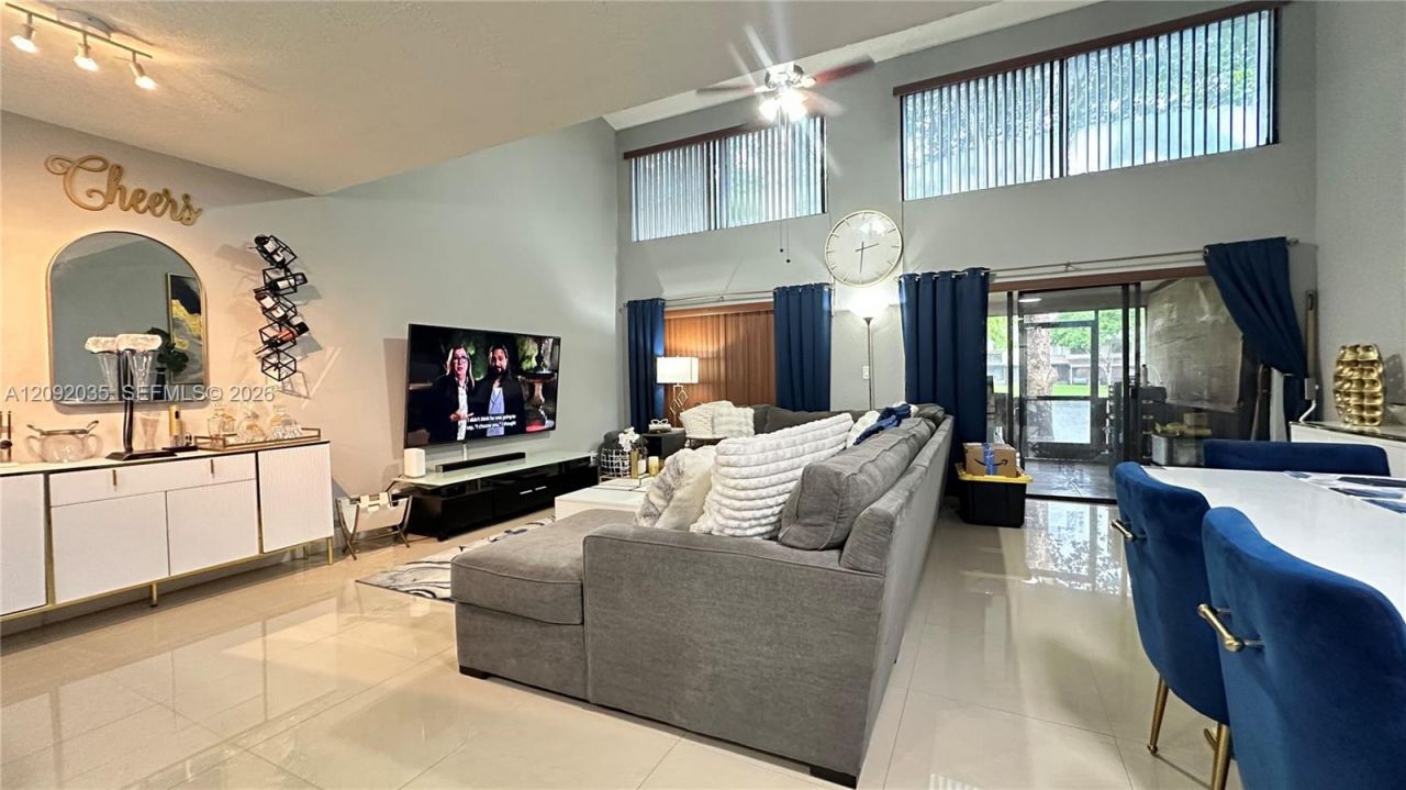 5012 S University Dr, Davie, FL 33328 Photo