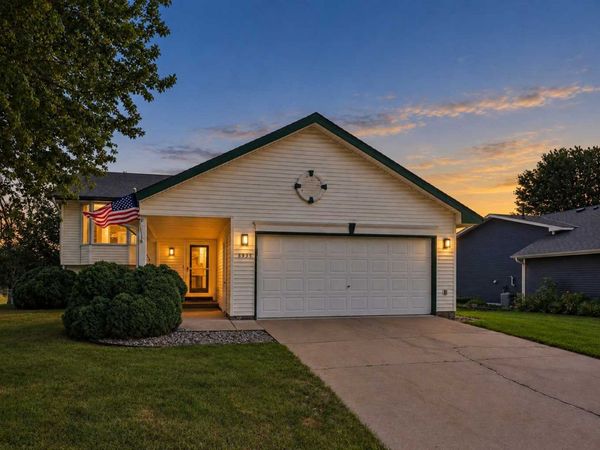 8935 W 125th Street , Savage, MN 55378