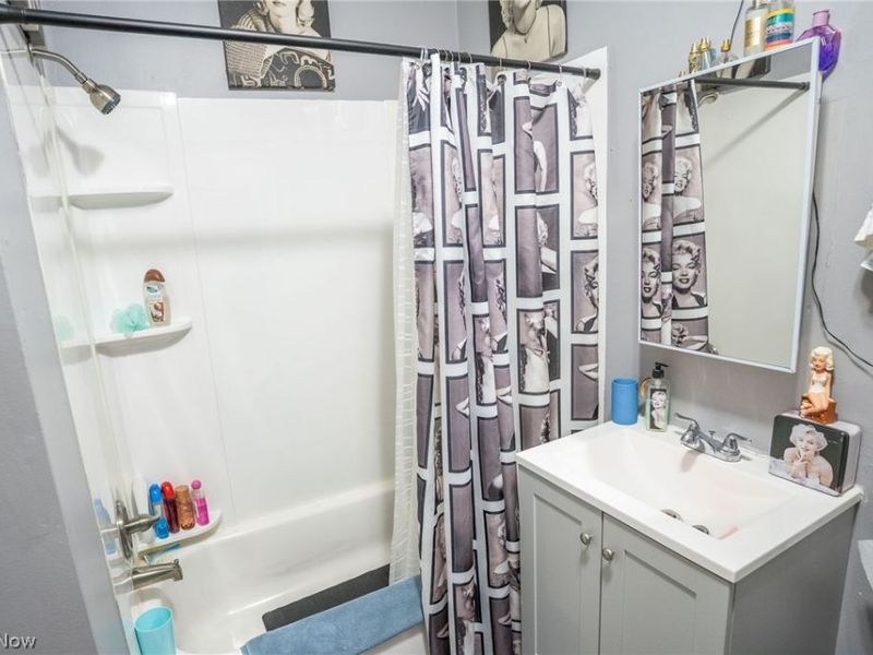 4104 Woburn Avenue, Cleveland, OH 44109 Photo 18