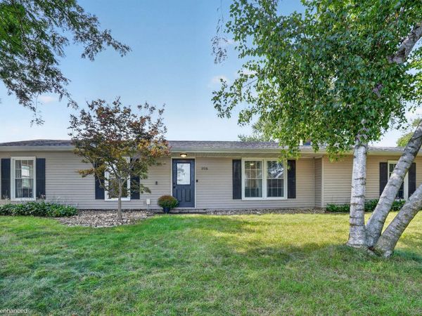 206 Hillcrest Road, Waterloo, IA 50701